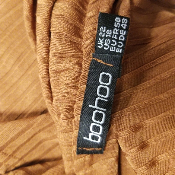 Boohoo Camel Off The Shoulder Top - Picture 4 of 4